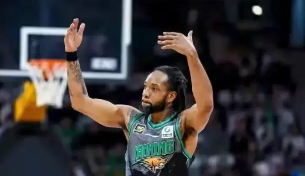 在这里, 姜宇星也加 在这里, 姜宇星也加